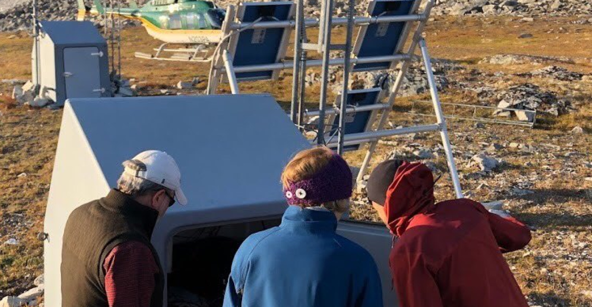 This week, @EnergyDepSec & I visited an @alaska_avo monitoring station on 1 of the highest-threat volcanoes in the nation, Mount Spurr. We heard about the good work AVO is doing to keep an eye on the 52 high-threat Alaskan volcanoes and efforts to improve warning capabilities.