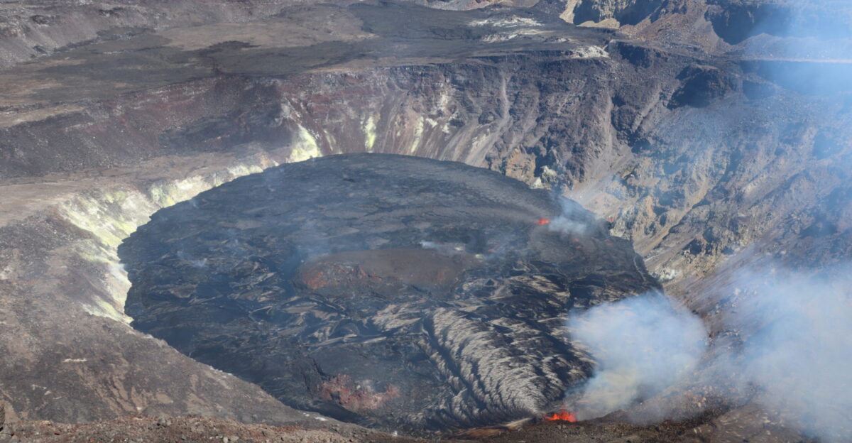 K lauea summit eruption in Halema uma u crater - October 4 2021