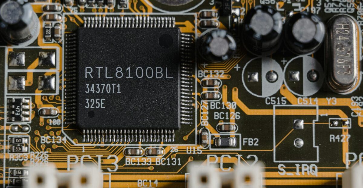 Detailed image of a motherboard highlighting a RTL8100BL microchip