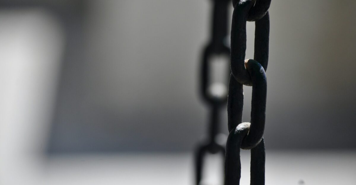 brown metal chain in close up photography