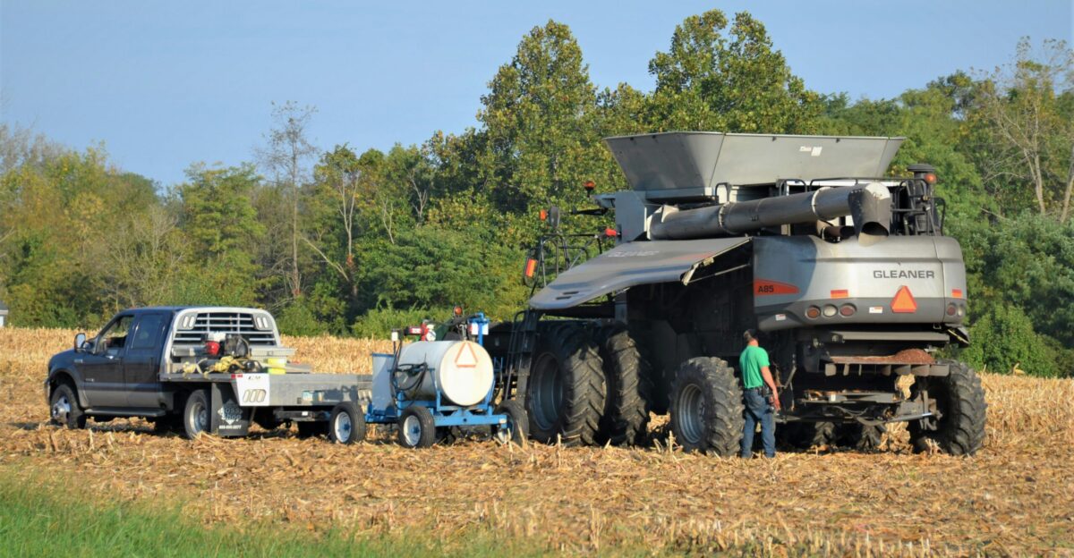 a large truck with a tractor trailer attached to it