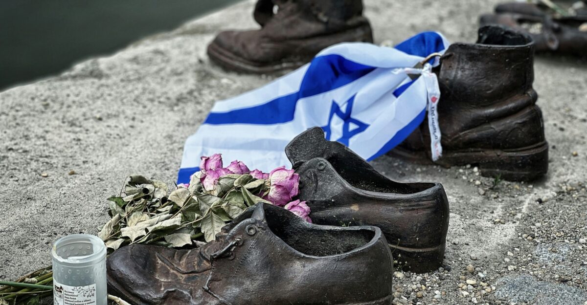 a bunch of shoes that are sitting on the ground