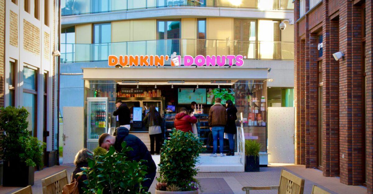A dunkin donuts shop in an urban setting