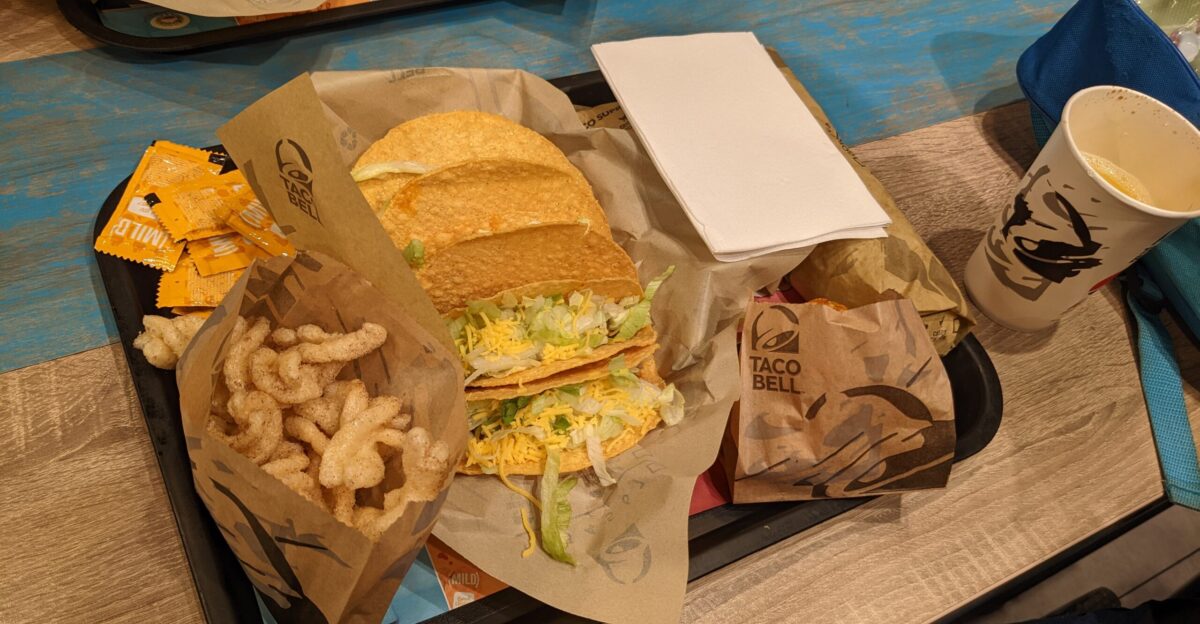 Food sold by the Taco Bell-branded fast food restaurant that is located in the Rotterdammer neighbourhood of the Centrum Rotterdam Rechter Maasoever