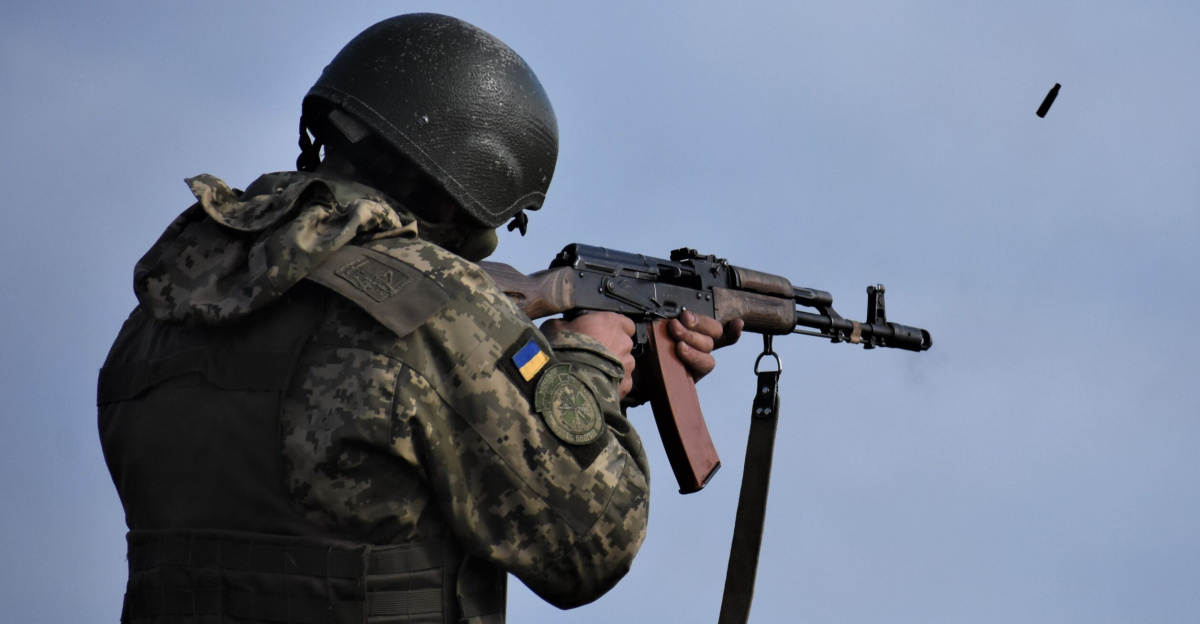 Ukraine soldiers conduct marksmanship training and small unit tactics during Rapid Trident 2019, Sept. 21, 2019, near Yavoriv, Ukraine. RT19 is an annual, multinational exercise, which involves approximately 3,700 personnel from 14 nations, that supports joint combined interoperability among the partner militaries of Ukraine and the United States, as well as Partnership for Peace nations and NATO allies. (U.S. Army National Guard photo by Staff Sgt. Amanda H. Johnson.)