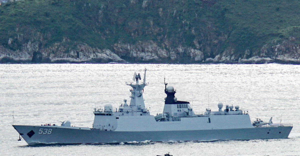 Type 054 ship Yantai 538 entering Hong Kong during Liaoning visit