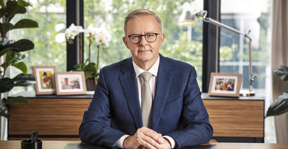 Official portrait of Australian Prime Minister Anthony Albanese