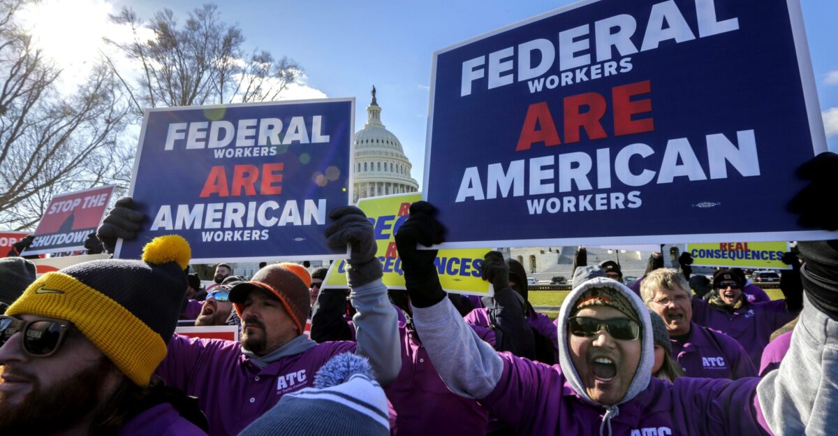 Federal workers get 0 pay stubs as government shutdown drags on