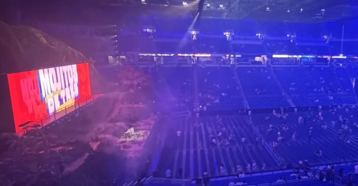 View of the inside of the Coliseo de Puerto Rico during the Bad Bunny No Me Quiero Ir de Aqui Resiency