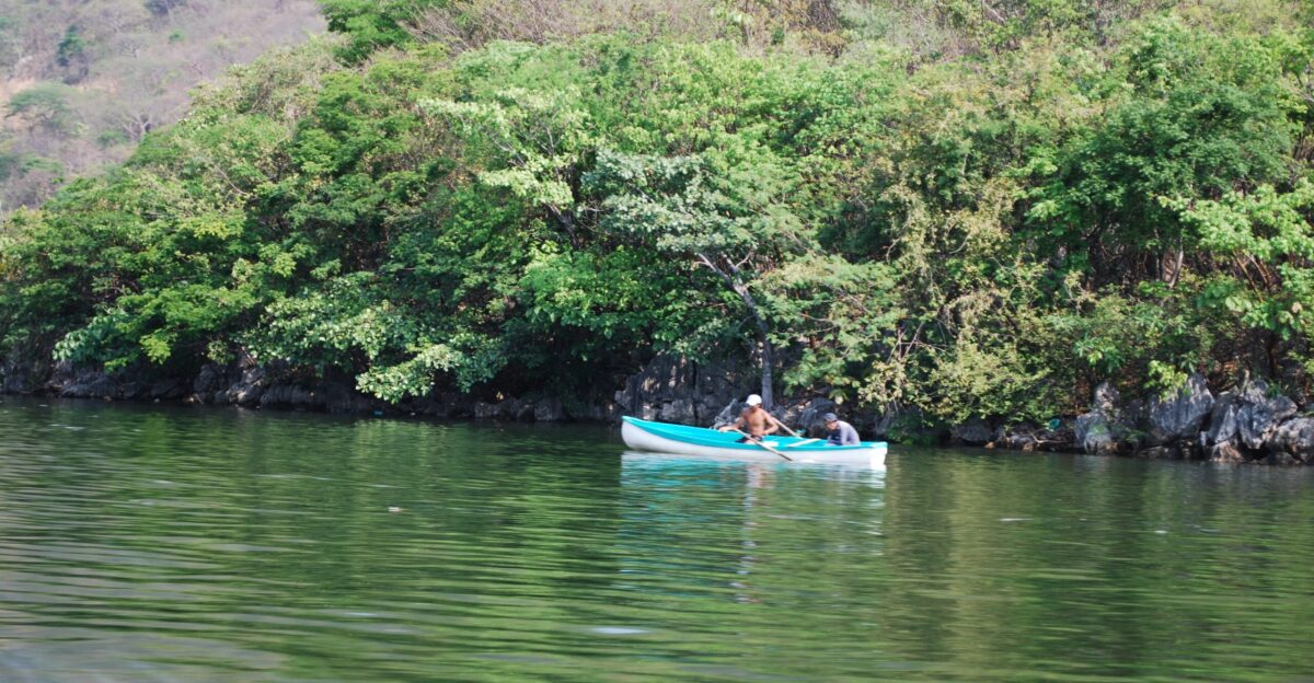 Boaters in the Chicoasen Dam in Chiapas Mexico