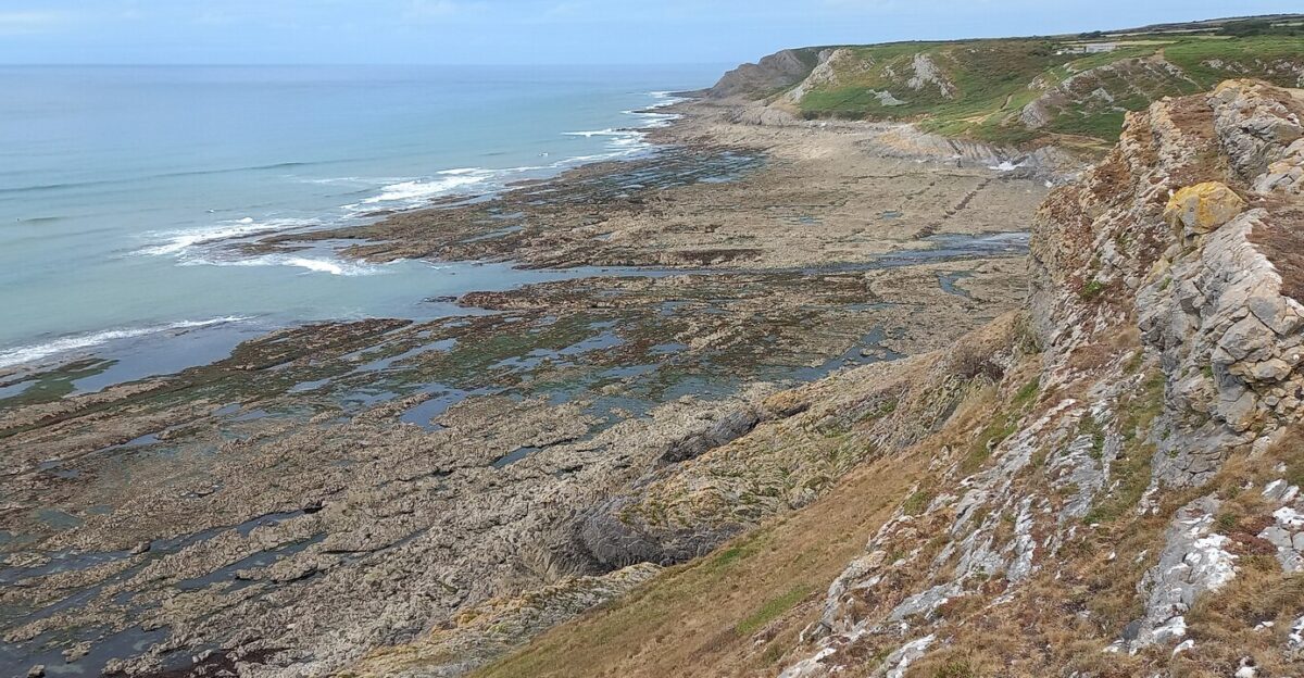 Coast west of Port Eynon Point