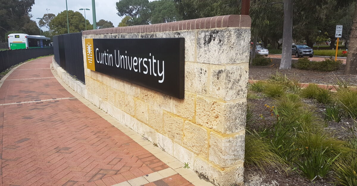 Wall at the Curtin bus station welcoming visitors to Curtin University