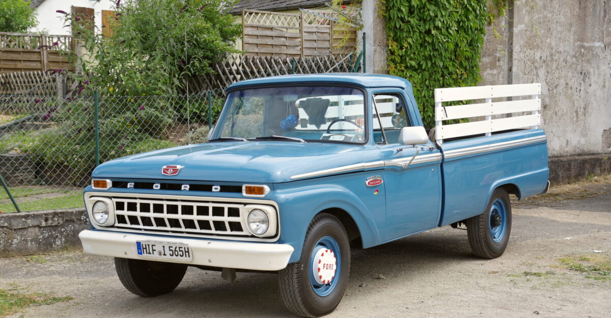 Ford F-250 1965 8 Zyl 208 PS 32 Internationales Oldtimer Treffen Konz 2016 Das Nummernschild ist verf lscht
