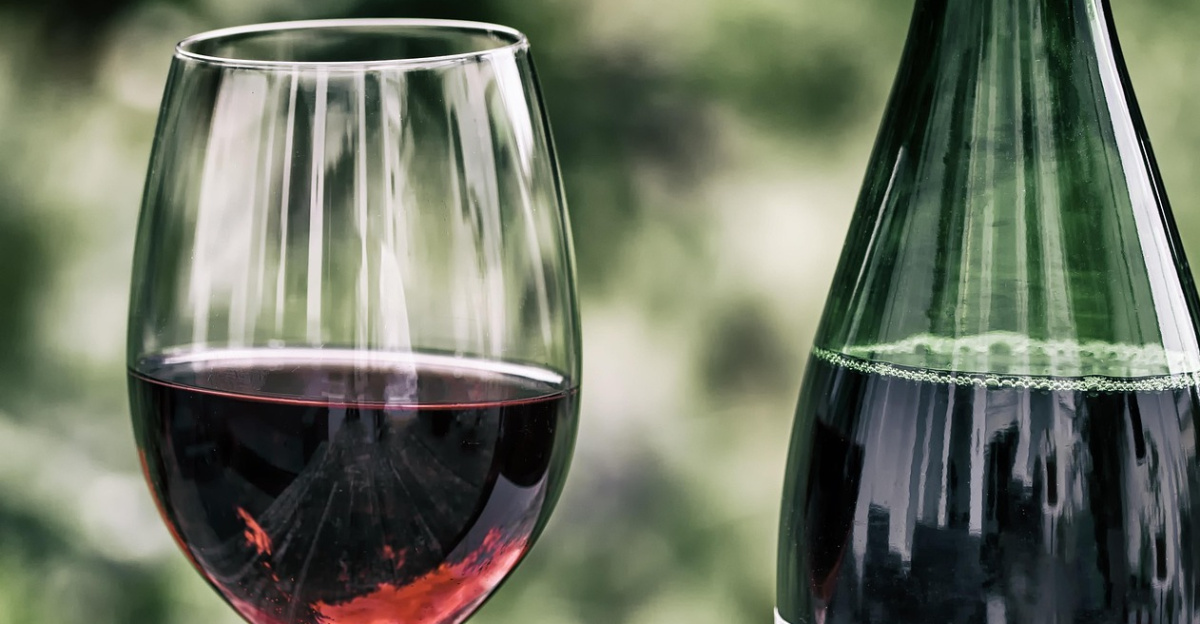 wine, retro, wine glass, wine bottle, red wine, glass, alcohol, liquid, enjoy, glass bottle, enjoyment, wine, wine, wine, wine, wine, red wine, red wine