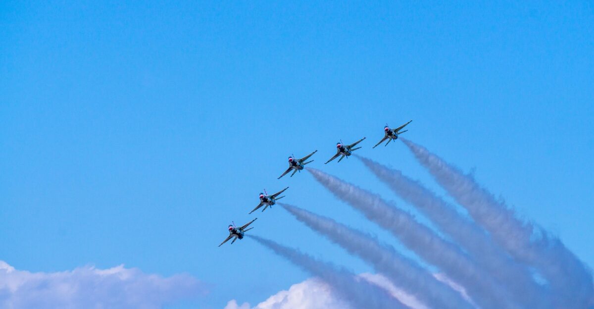 jet air force military airshow f16 aircraft f-16 us aviation falcon fighter formation flying f16 f16 f16 f16 f16 f-16