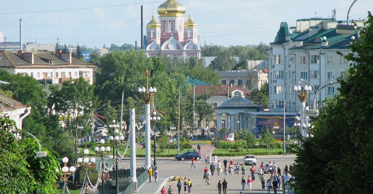 oryol russia city buildings structures architecture people streets trees walking cities nature scenic summer spring urban vehicles traffic
