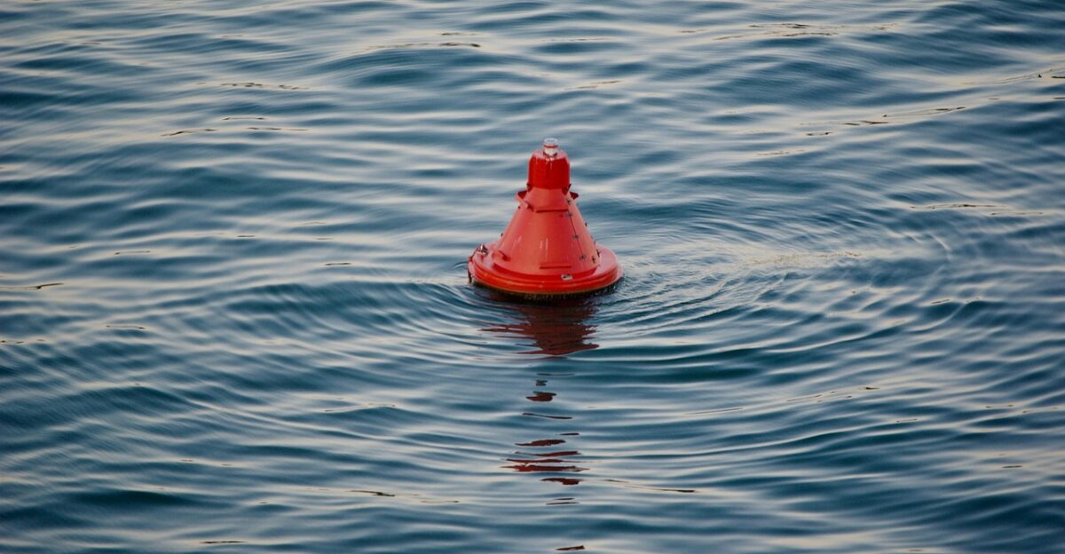 buoy ocean sea port water beach swimming boat lifebuoy fishing help rescue safe safety fisherman travel lake swim nature lifesaver blue help blue safety buoy buoy buoy buoy buoy lifesaver