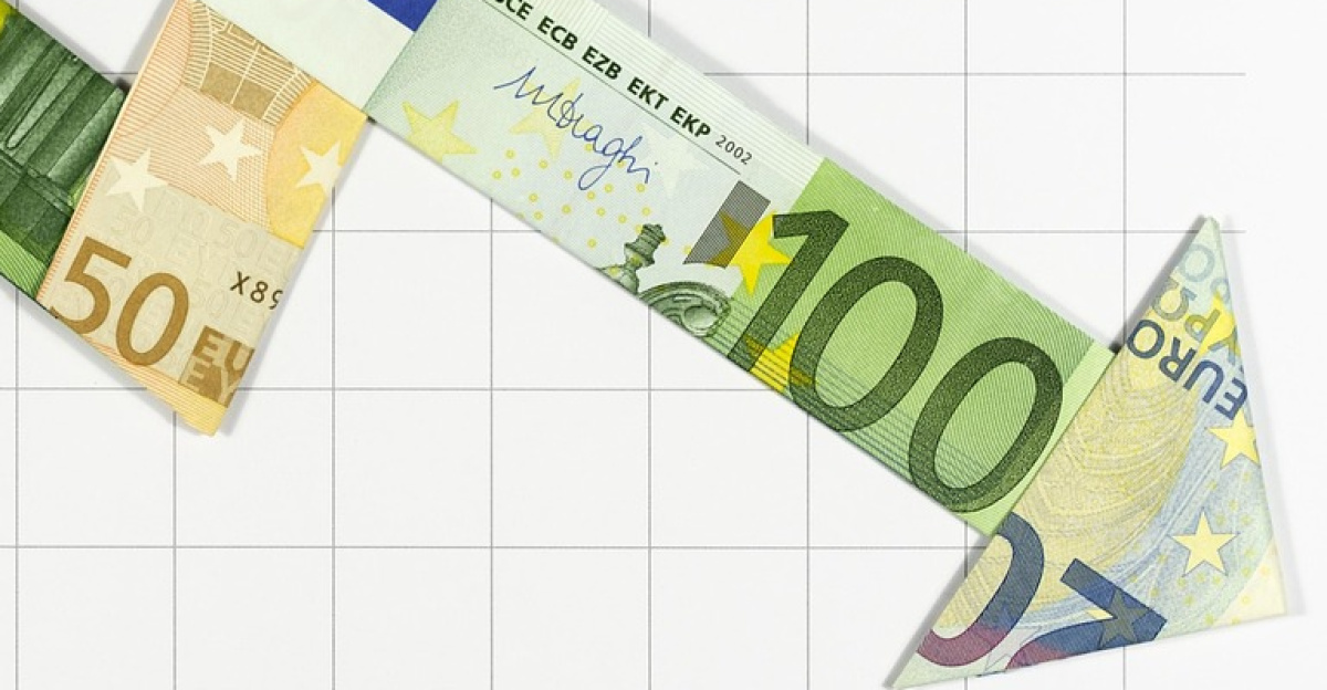 arrow, money, banknotes, currency, euro, stock exchange, loss, bank, banks, chart, development, course, tendency, growth, arrow, money, money, money, stock exchange, stock exchange, stock exchange, stock exchange, stock exchange, chart, chart, chart, chart, chart