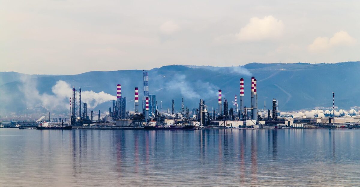oil petkim t pra kocaeli turkey sea nature view refinery natural gas