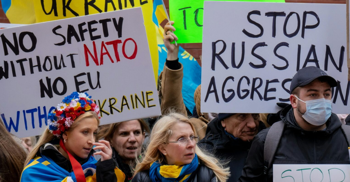 Demonstrators in New York City protest against Russian aggression, advocating for Ukraine's safety.