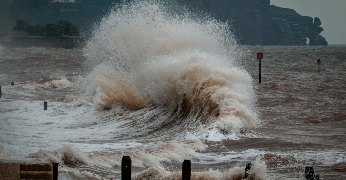 sea waves crashing on shore during daytime