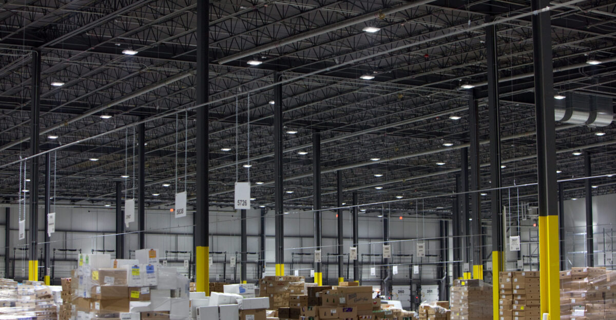 Food distribution center with refrigeration technologies