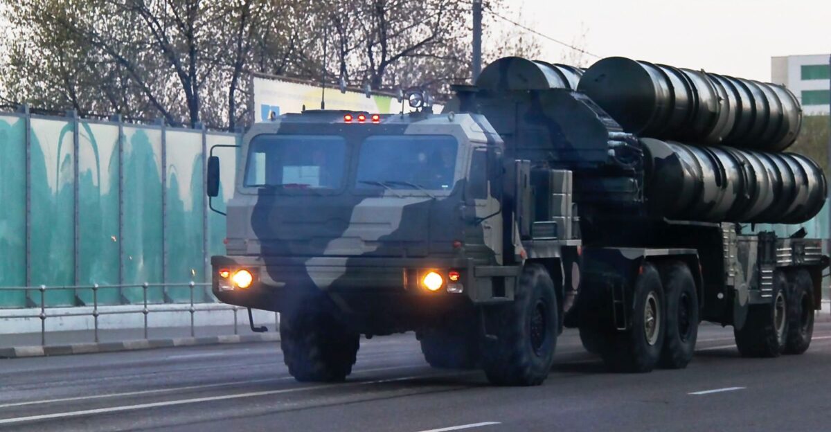 A Russian S-400 Triumf new generation air defence system