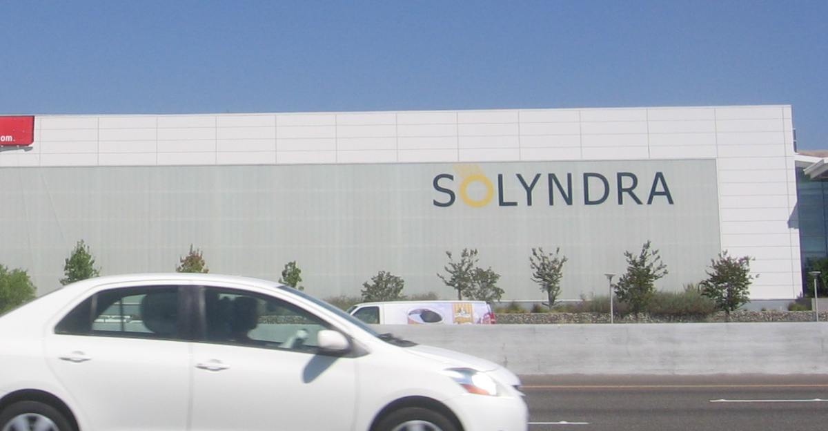 A large factory building owned by <a href="https://en.wikipedia.org/wiki/Solyndra" class="extiw" title="en:Solyndra">Solyndra</a> in Fremont, California, USA with a "For Sale" sign on it. View is from the shoulder of the southbound side of <a href="https://en.wikipedia.org/wiki/Interstate_880" class="extiw" title="en:Interstate 880">Interstate 880</a> (Nimitz Freeway).