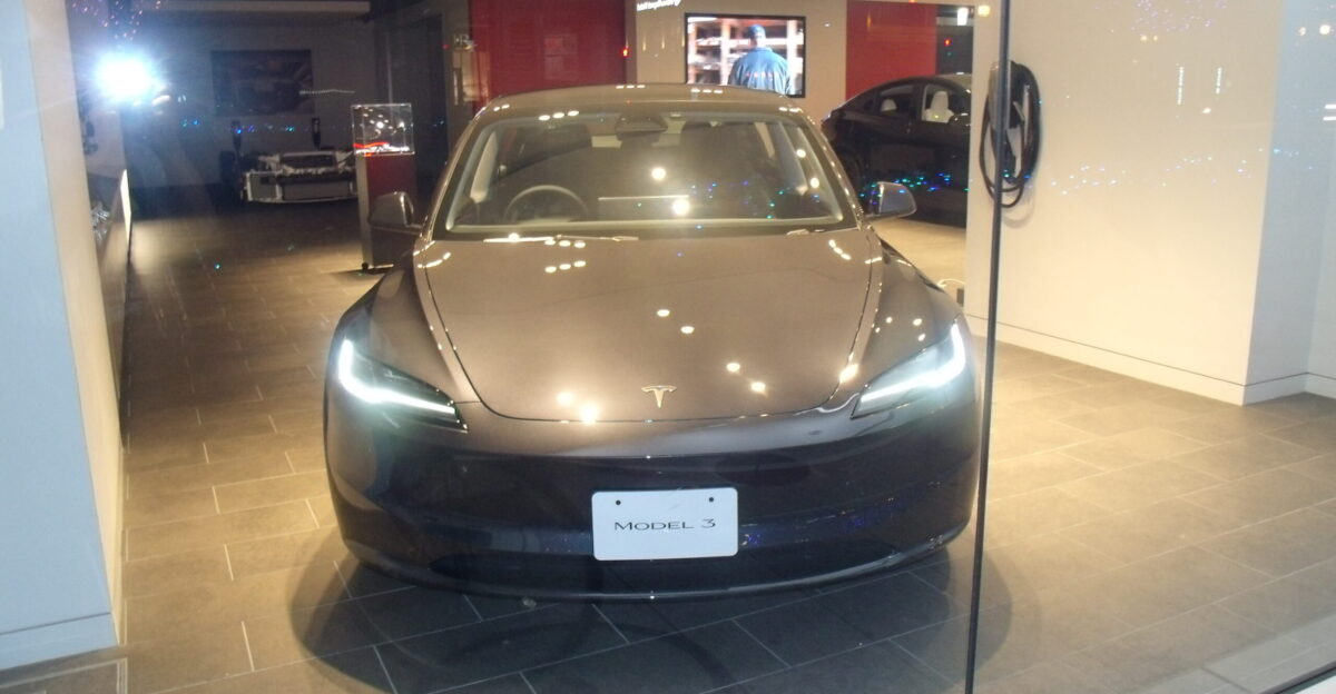 Tesla Model3 at Shinsaibashi