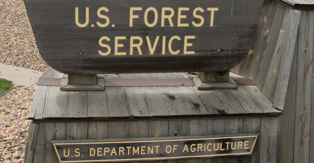 U.S. Department of Agriculture (USDA) Secretary Sonny Perdue, USDA Natural Resources and Conservation Service (NRCS) Undersecretary Jim Hubbard and U.S. Senator Cory Gardner hold a Fire Outlook and Recreation panel discussion, at the USDA Forest FS Jeffco Airtanker Base hanger, in Broomfield, Co., on June 19, 2020.
<p>For more information about the base, please see fs.usda.gov/detail/arp/about-forest/?cid=fsm91_058168
</p>
(USDA Photo by Lance Cheung)
