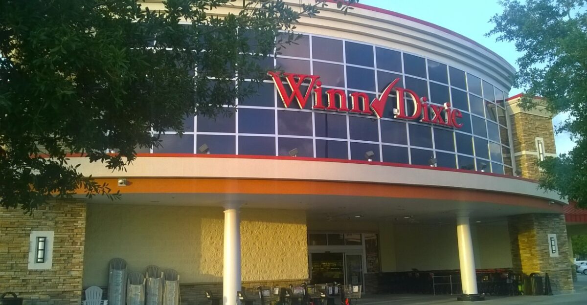 The store front of Winn-Dixie Store 736 in Port Charlotte Florida This store is located in the Promenades Mall on Tamiami Trail U S 41