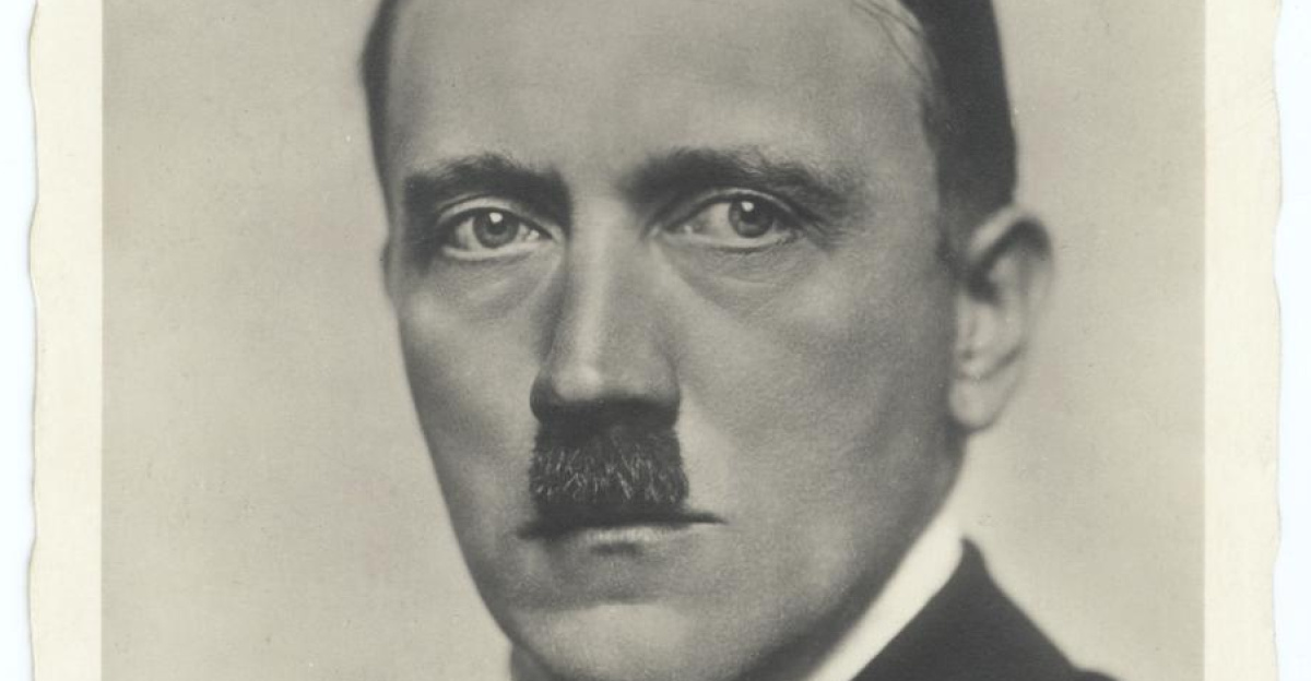 <i>Reichskanzler Adolf Hitler</i> postcard 1933. Portrait of <a href="https://en.wikipedia.org/wiki/Adolf_Hitler" class="extiw" title="en:Adolf Hitler">Adolf Hitler</a> (1889–1945), leader of the <a href="https://en.wikipedia.org/wiki/Nazi_Party" class="extiw" title="en:Nazi Party">Nazi Party</a> (NSDAP), taken in 1923 by <a href="https://en.wikipedia.org/wiki/Heinrich_Hoffmann_(photographer)" class="extiw" title="en:Heinrich Hoffmann (photographer)">Heinrich Hoffmann</a> (1885–1957).
