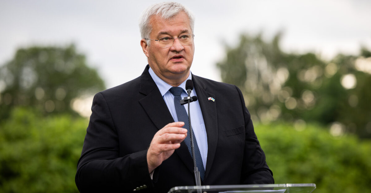 The chief diplomats of Poland and Ukraine Rados aw Sikorski and Andrii Sybiha met in Chobielin in Poland s Kujawsko-Pomorskie Province