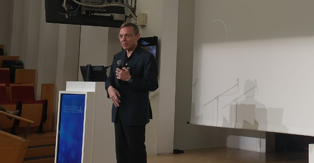 Avi Loeb in Israel duirng Chanukah