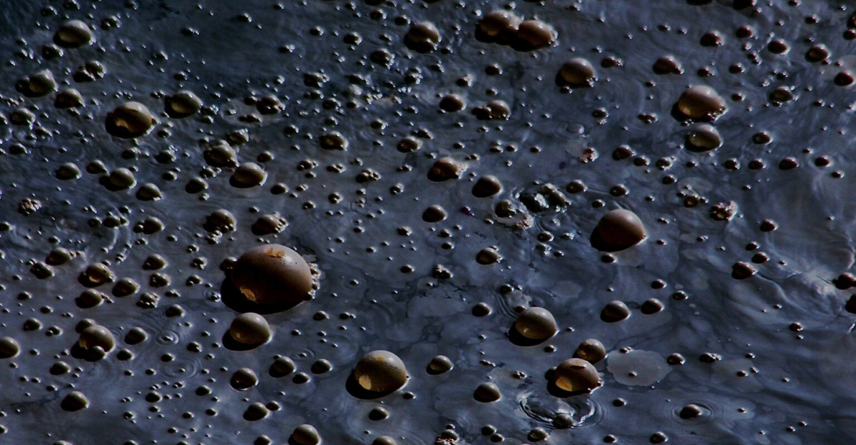 Picture taken in Yellowstone National Park situated in the USA. It's the inside of a bubbling mud. The temperature is very high and the water contains hydrogen sulfide with give the smell of rotten egg.