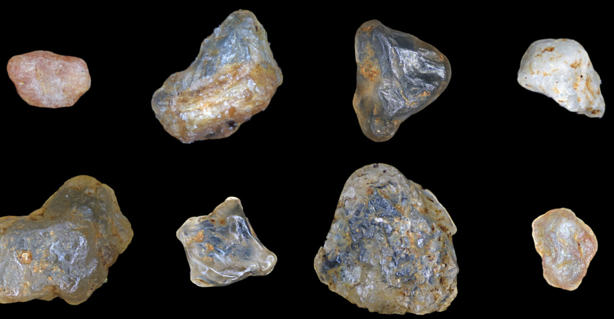 Sand grains of yellow building sand. Microscope Lumam R-8. EPI lighting. The photo of each grain of sand is the result of multifocal stacking.