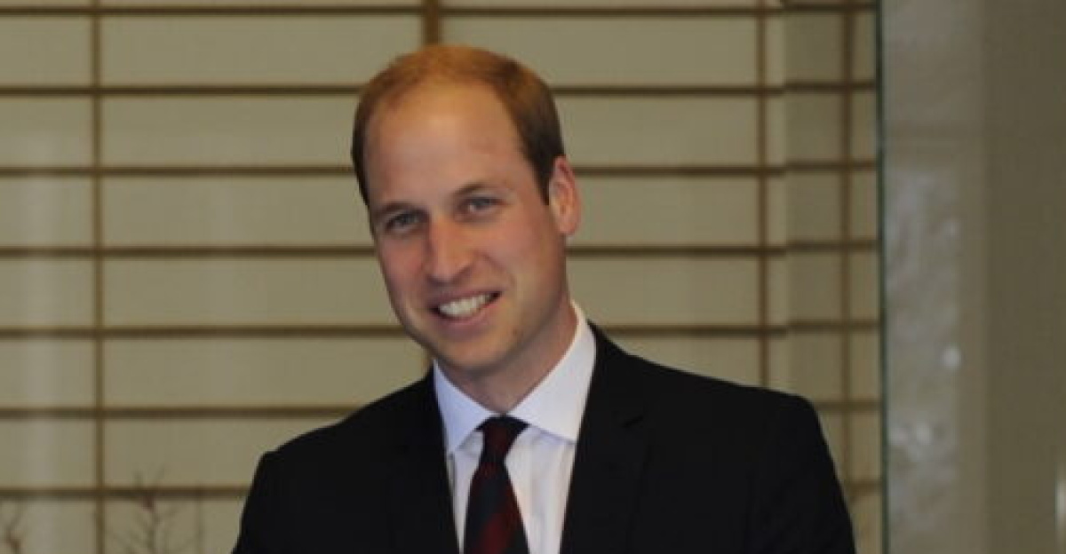 <a href="https://en.wikipedia.org/wiki/en:Prince_William,_Duke_of_Cambridge" class="extiw" title="w:en:Prince William, Duke of Cambridge">Prince William</a> met <a href="https://en.wikipedia.org/wiki/en:Naruhito,_Crown_Prince_of_Japan" class="extiw" title="w:en:Naruhito, Crown Prince of Japan">Crown Prince Naruhito</a> at the <a href="https://en.wikipedia.org/wiki/ja:%E6%9D%B1%E5%AE%AE%E5%BE%A1%E6%89%80" class="extiw" title="w:ja:東宮御所">Crown Prince's Residence</a> in <a href="https://en.wikipedia.org/wiki/en:Minato,_Tokyo" class="extiw" title="w:en:Minato, Tokyo">Minato Ward</a>, <a href="https://en.wikipedia.org/wiki/en:Tokyo" class="extiw" title="w:en:Tokyo">Tōkyō Metropolis</a> on February 27, 2015.
