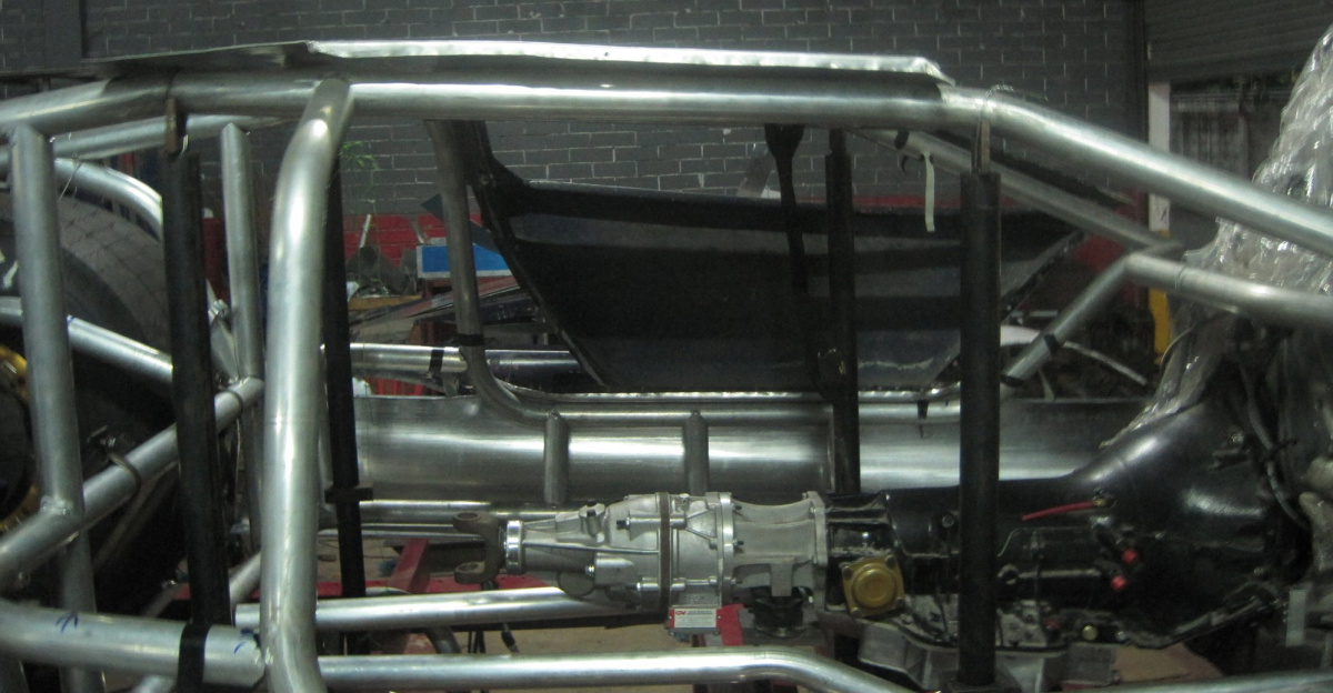 Bpoo Lom (Thai: ปู ลม), meaning "fast crab" in Thai, is a street supercar designed by Mario Kleff, made entirely of aluminum, including the chassis and body, showcasing a blend of lightweight design and high-performance engineering.