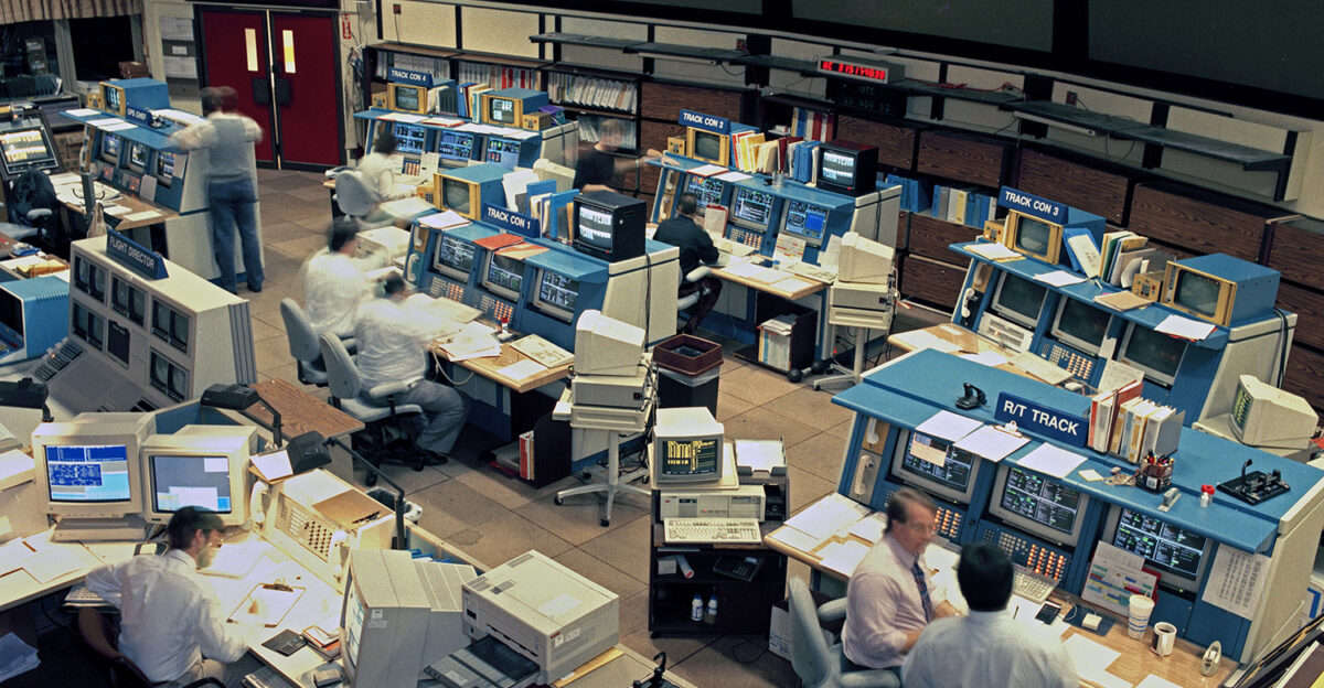 This is an image of the primary space flight operations room at the Jet Propulsion Laboratories in Pasadena California The DSN Deep Space Network is maintained and operated by the Jet Propulsion Laboratories