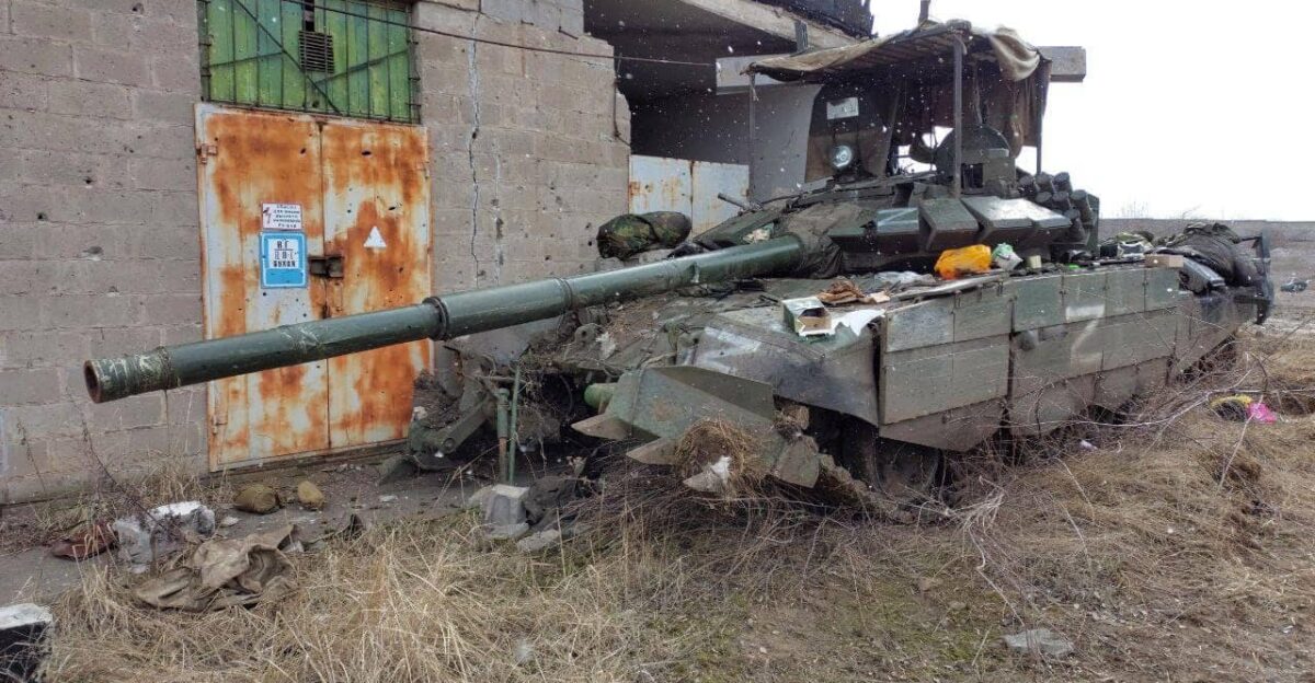 Russian tank damaged by Ukrainian troops in Mariupol