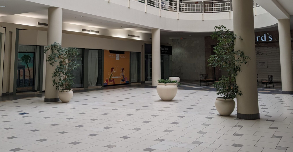 Mostly vacant wing towards the Dillards Clearance Center