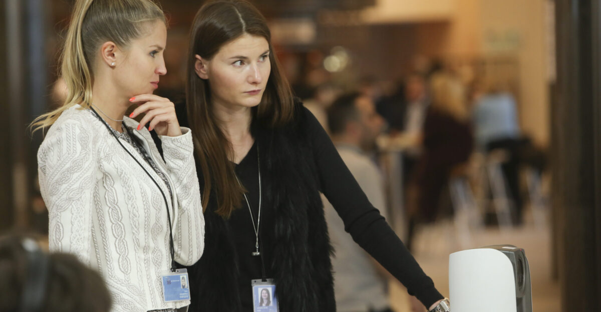 Euranet Plus the leading radio network for EU news hosted a Citizens Corner debate on the digital rights of EU citizens at the European Parliament in Brussels on January 20 The debate was jointly produced by Euranet Plus and Latvijas Radio a member of the Euranet Plus network The bilingual debate was moderated by journalist Artjoms Konohovs of Latvijas Radio in Latvian and Brian Maguire of the Euranet Plus News Agency in Brussels in English The debate also featured students of the Euranet Plus campus radio network from Poland Radio Kampus Warsaw and Finland Radio Moreeni Tampere Part 2 2 English moderator Brian Maguire guests - Catherine Stihler MEP United Kingdom Group of the Progressive Alliance of Socialists and Democrats in the European Parliament Vice-Chair of the Committee on the Internal Market and Consumer Protection C Stihler MEP - Victor Negrescu MEP Romania Group of the Progressive Alliance of Socialists and Democrats in the European Parliament negrescuvictor - Sabine Verheyen MEP Germany Group of the European People s Party Christian Democrats in the European Parliament sabineverheyen - Mina Andreeva Deputy Chief Spokesperson of the European Commission in charge of Digital Single Market Mina Andreeva - Joe McNamee Executive Director EDRi European Digital Rights edri org Get all the details and the video as well as audio recordings on our dedicated web page at euranetplus-inside eu citizens-corner-debate-on-eu-citize