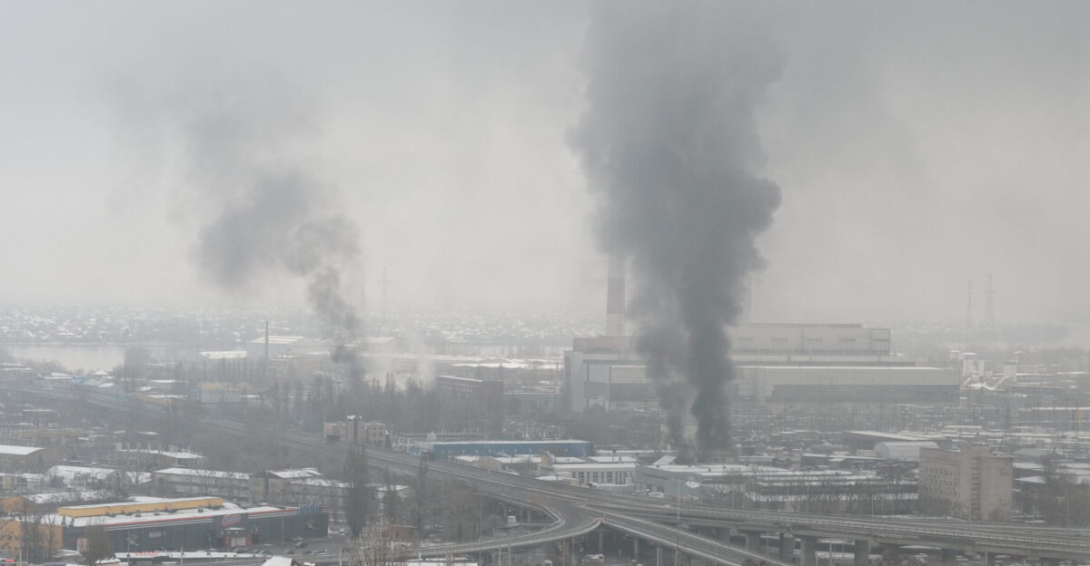 Explosions near CHP-5 TETs-5 in Kiev Most likely russian missiles were shut down by ukrainian anti-air defence and debris hit random things around