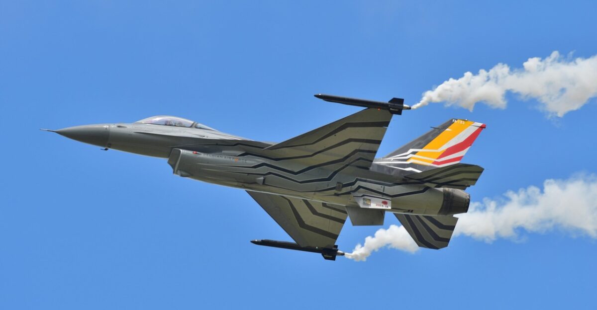 airplane jet fighter aircraft fe16 belgium airforce airshow