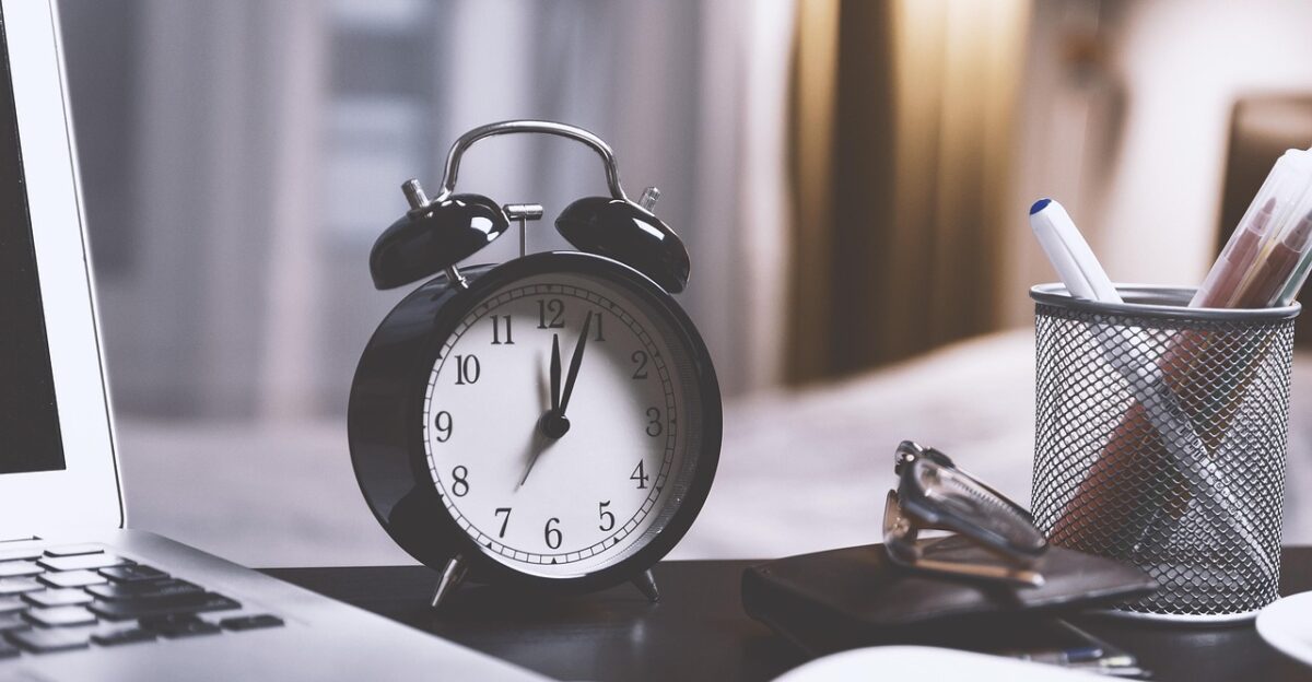 time alarm clock clock watch hours minutes old seconds alarm deadline midnight analog clock retro vintage timepiece time time time time time clock clock clock watch watch