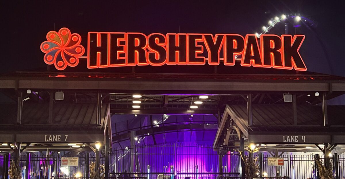 A photo of Hersheypark s entrance at night October 2 2022