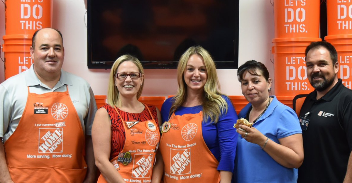 #KyrstenMeansBusiness in Tempe: @homedepot partners with @HandsOnNetwork to improve and repair the homes of #AZvets.
