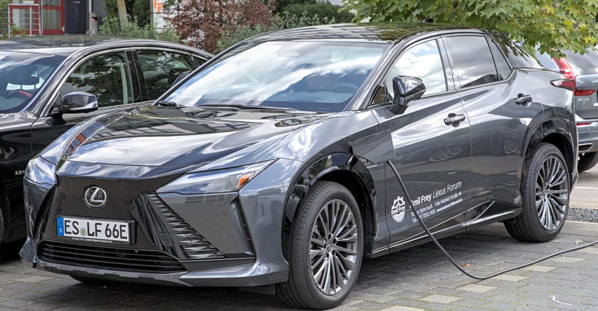 Lexus RZ 450e in Filderstadt