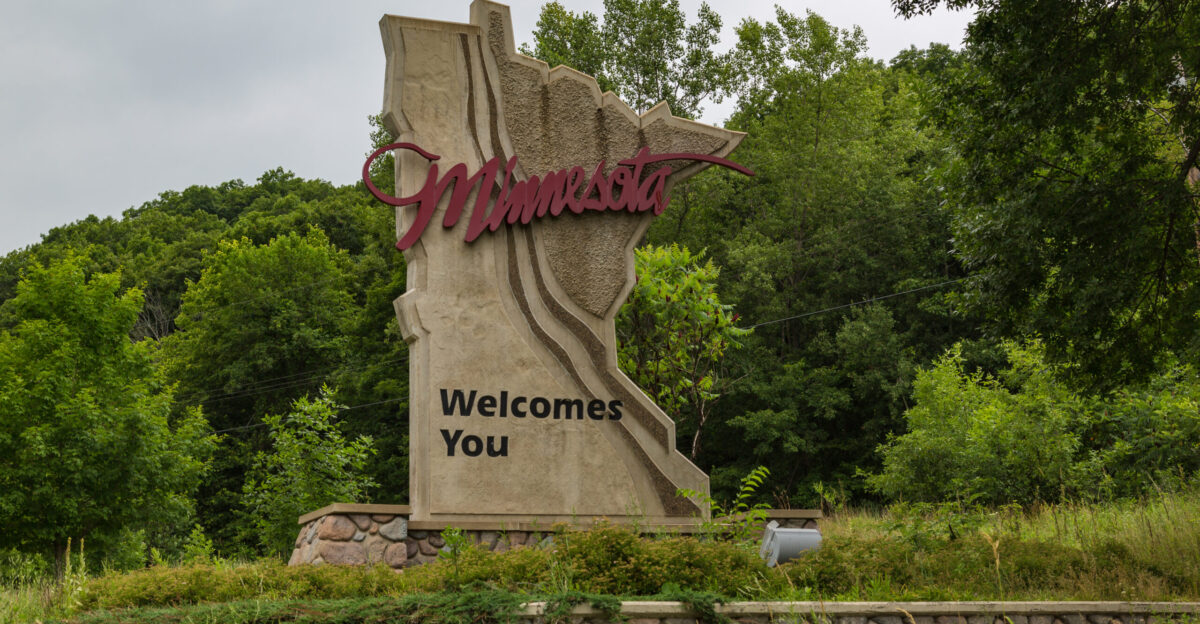 File Minnesota Welcome Sign - Minnesota Welcomes You - Taylors