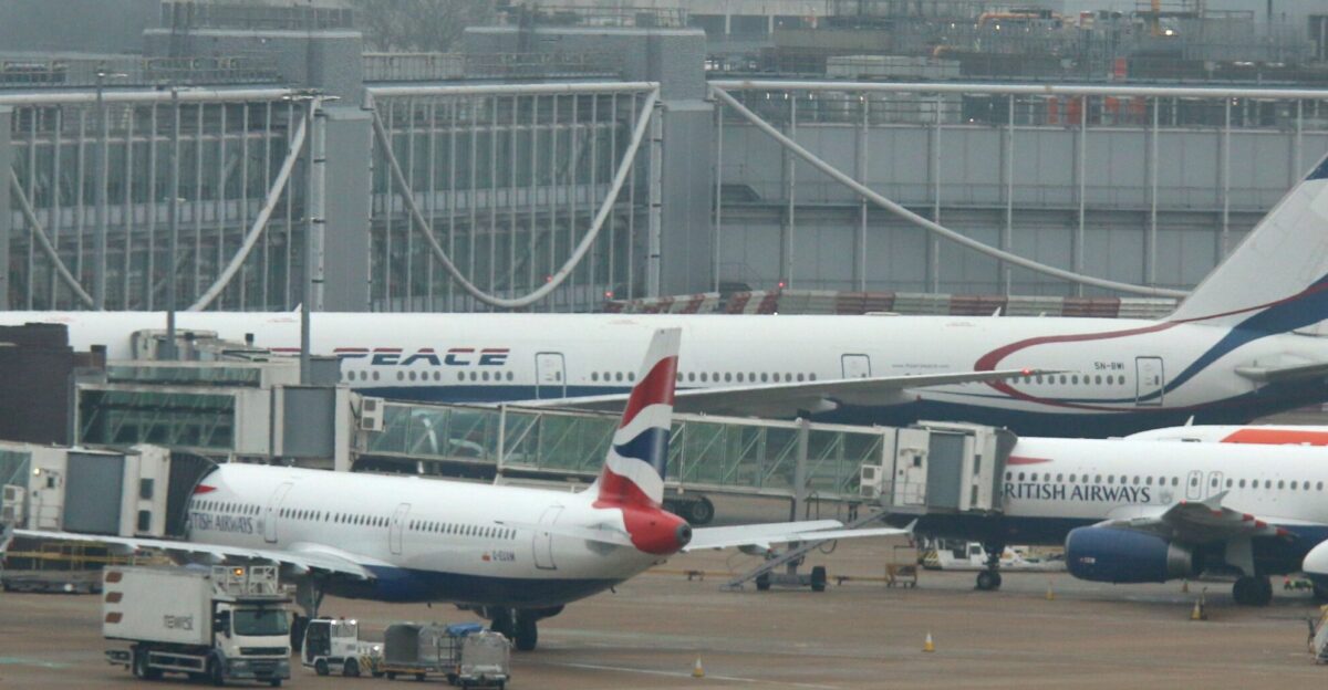 Staying in the Bloc Hotel at LGW South Terminal and then departing on an early flight with TUI to LIR - Costa Rica The 787 windows had an annoying yellow tint which could not be fully removed